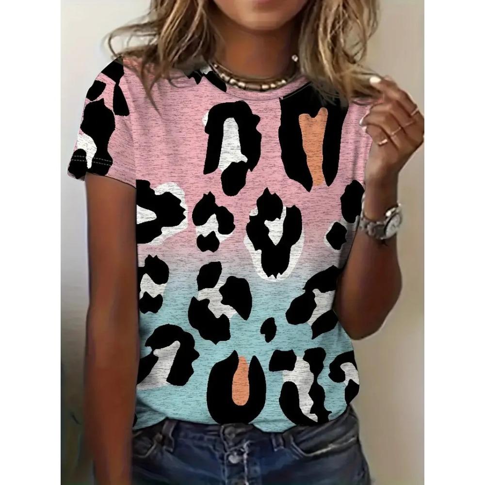 

3D printed women s round neck short sleeved T-shirt with animal pattern on the street 5XL