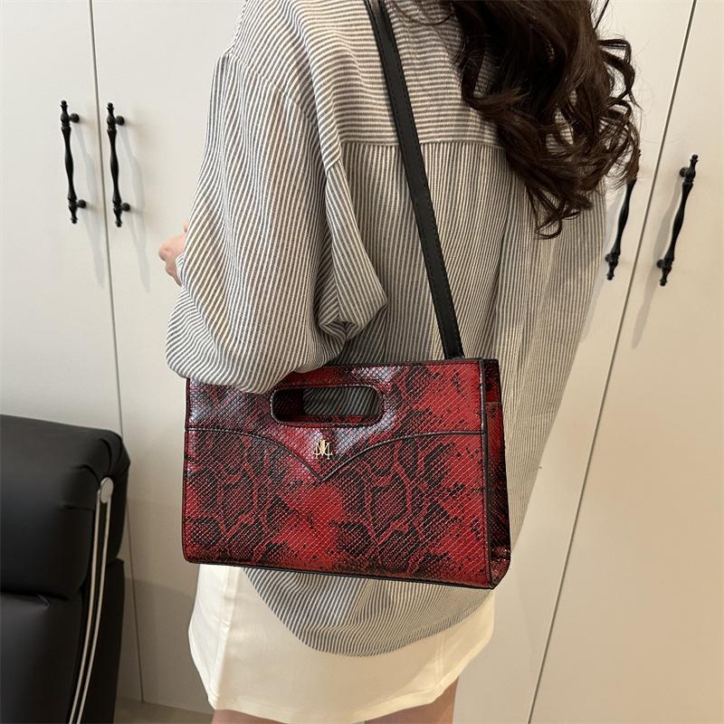 2025 New Trend Handle Envelope Bag Animal Pattern Fashion Temperament Women's Chain Shoulder Bag Dinner Bag Hand