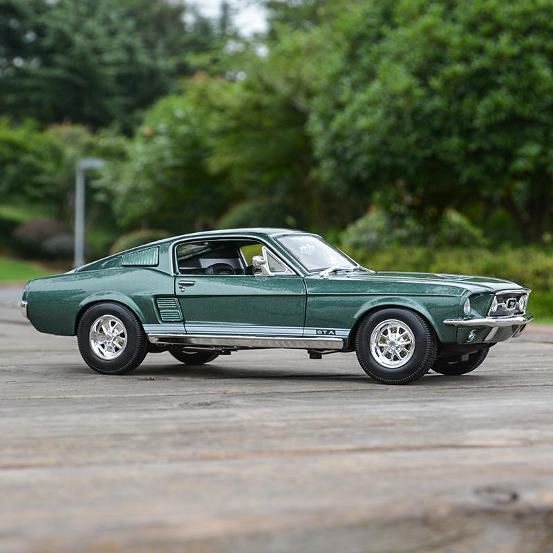 AJH1 Maisto 1:18 1967 Ford Mustang GTA Fastback Sports Car Static Simulation Die Cast Vehicles Collectible Model Car Toys