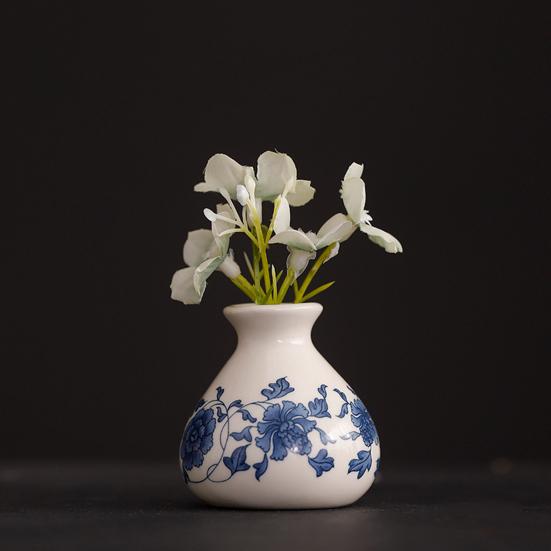 Small Blue and White Porcelains Vase, Mini Chinoiserie Bud Vase, Vintage Ceramic Oriental Handmade Chinese Flower Jardiniere for Home Office Shelf