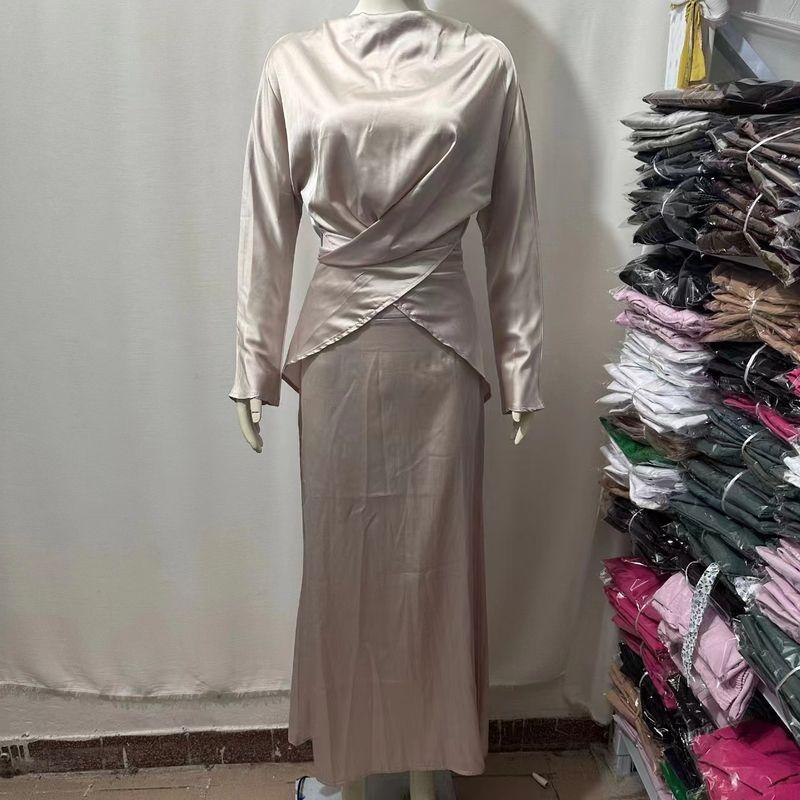 

Модный элегантный костюм с топом с длинными рукавами на завязках и юбкой с высокой талией. Комплект: топ на шнуровке и юбка. Apricot L