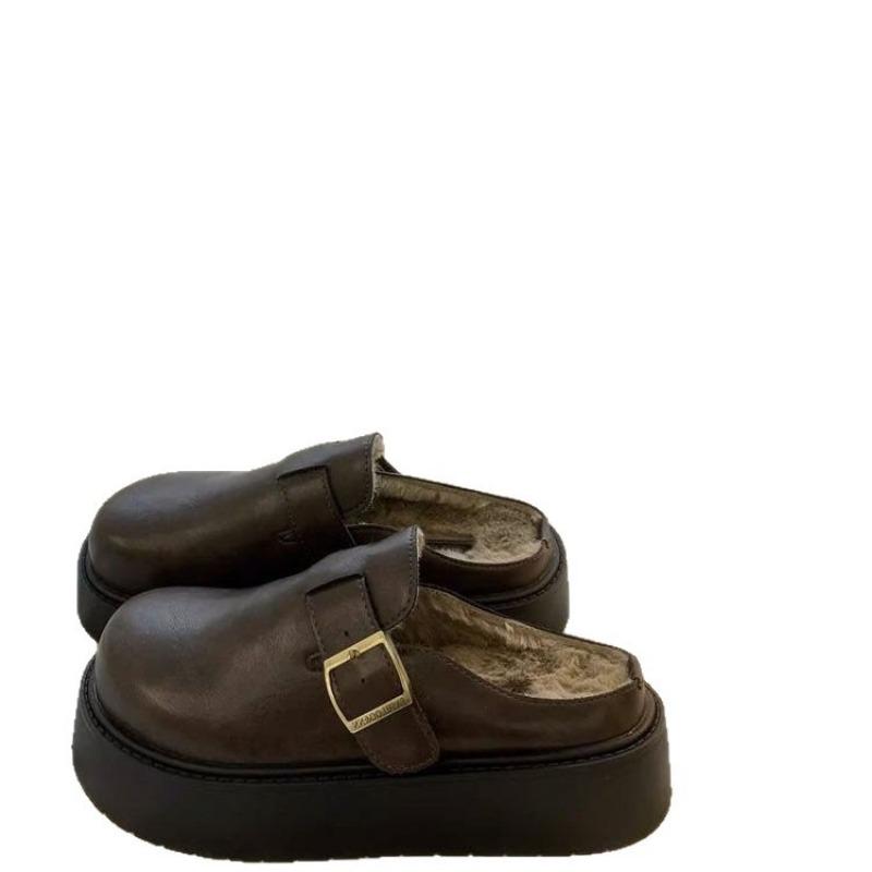 The Best-selling Shoes Are The New Thick-soled Cotton Slippers with Added Fleece for Women To Wear Outside