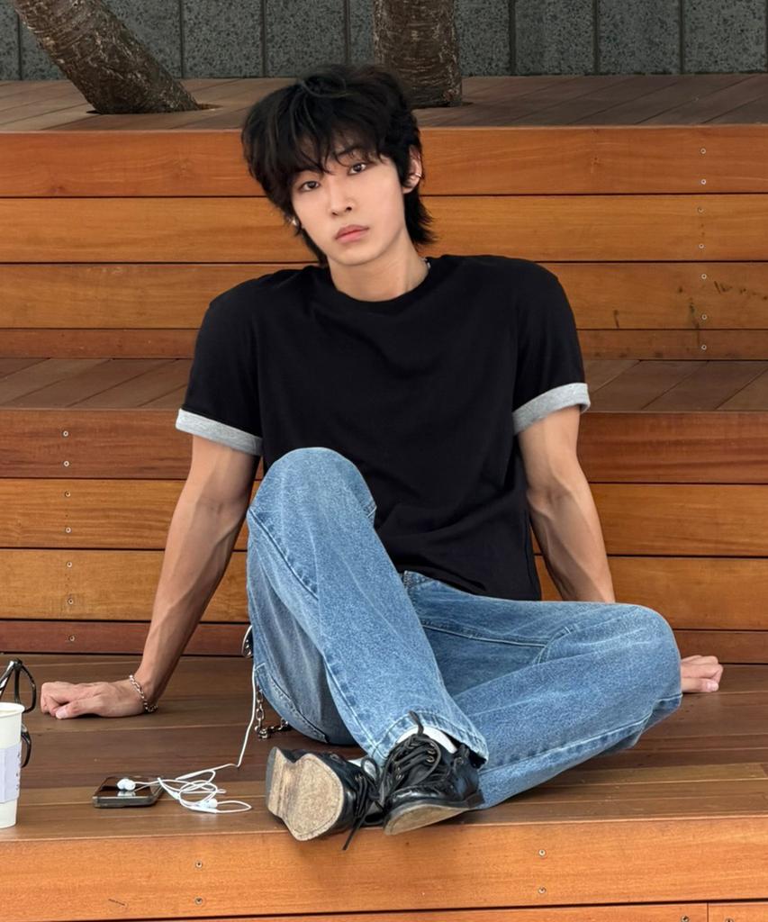 SIGNATURE Summer Crop Color Block Roll-Up Short Sleeve T-Shirt [2 Colors]
