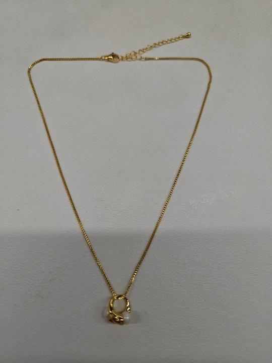 Hollow pearl pendant necklace simple temperament collarbone chain versatile high-end fashion jewelry