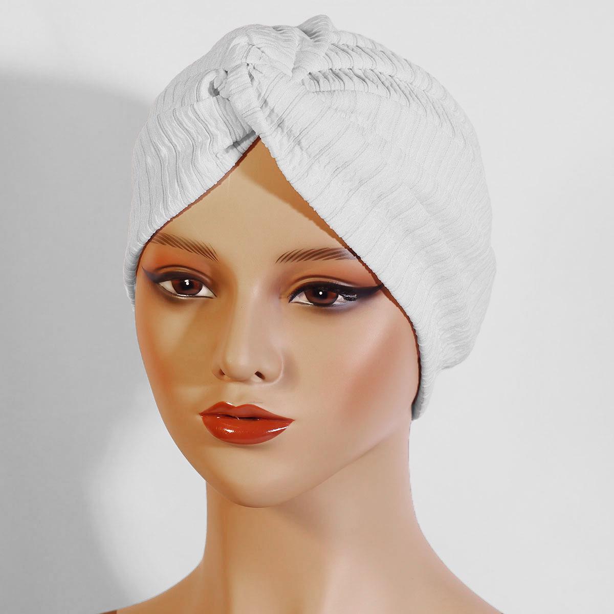 

Новая многоцветная шапка-бини с крестом на лбу в наличии One Size белый