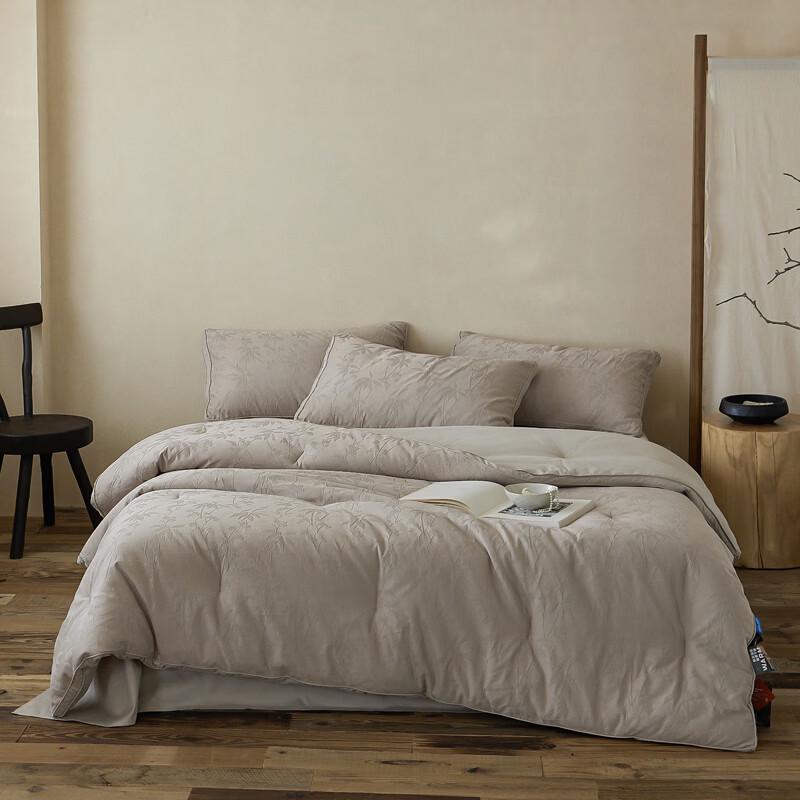 Yalu All-Season Temperature Regulating Quilt