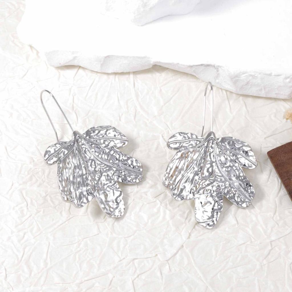 Simple golden maple earrings