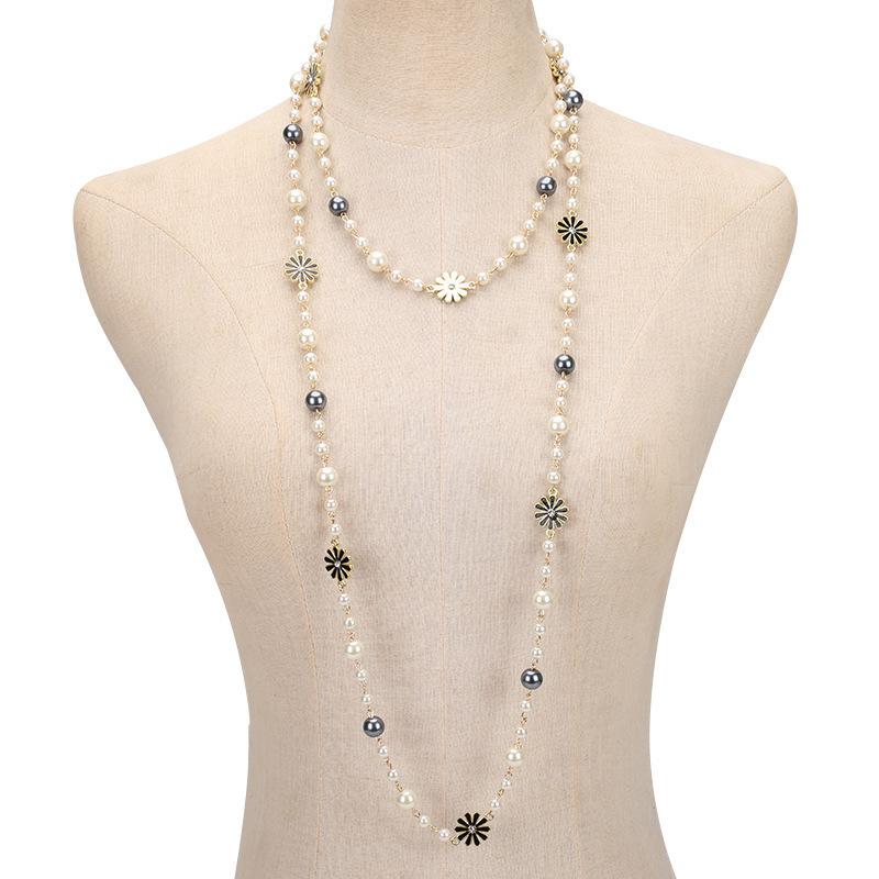 

Statement Daisy Pearl Pendant Necklace for Women, Long Layering Chain Elegant Fashion Dainty Flower Jewelry Gift
