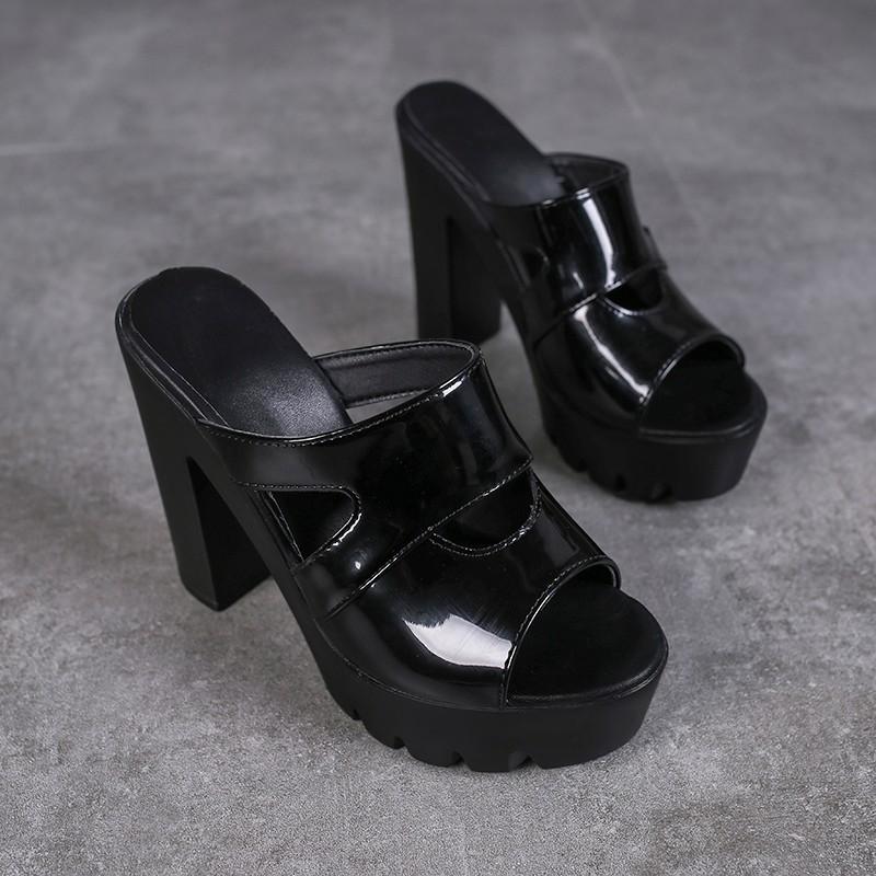 Evropské a americké pantofle Fish Mouth Dámské léto 2024 Nové univerzální oblečení na platformě Pantofle na vysokém podpatku Dámské boty