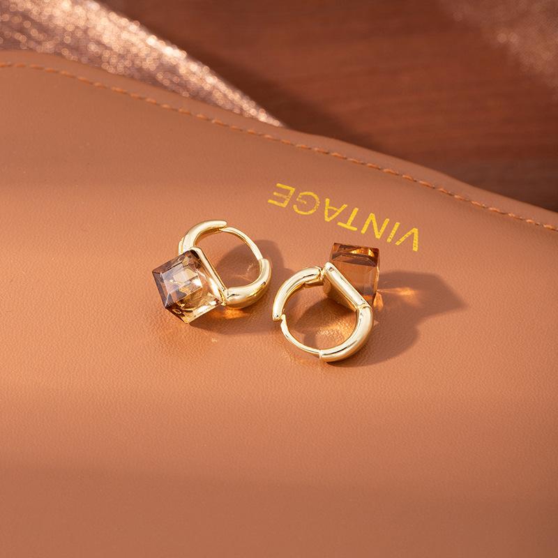 Exquisite Amber Square Ear Buckle, Fresh And Versatile Sugar Cube Crystal Earrings, Women'S Niche Design, Great-Looking Ear Jewelry