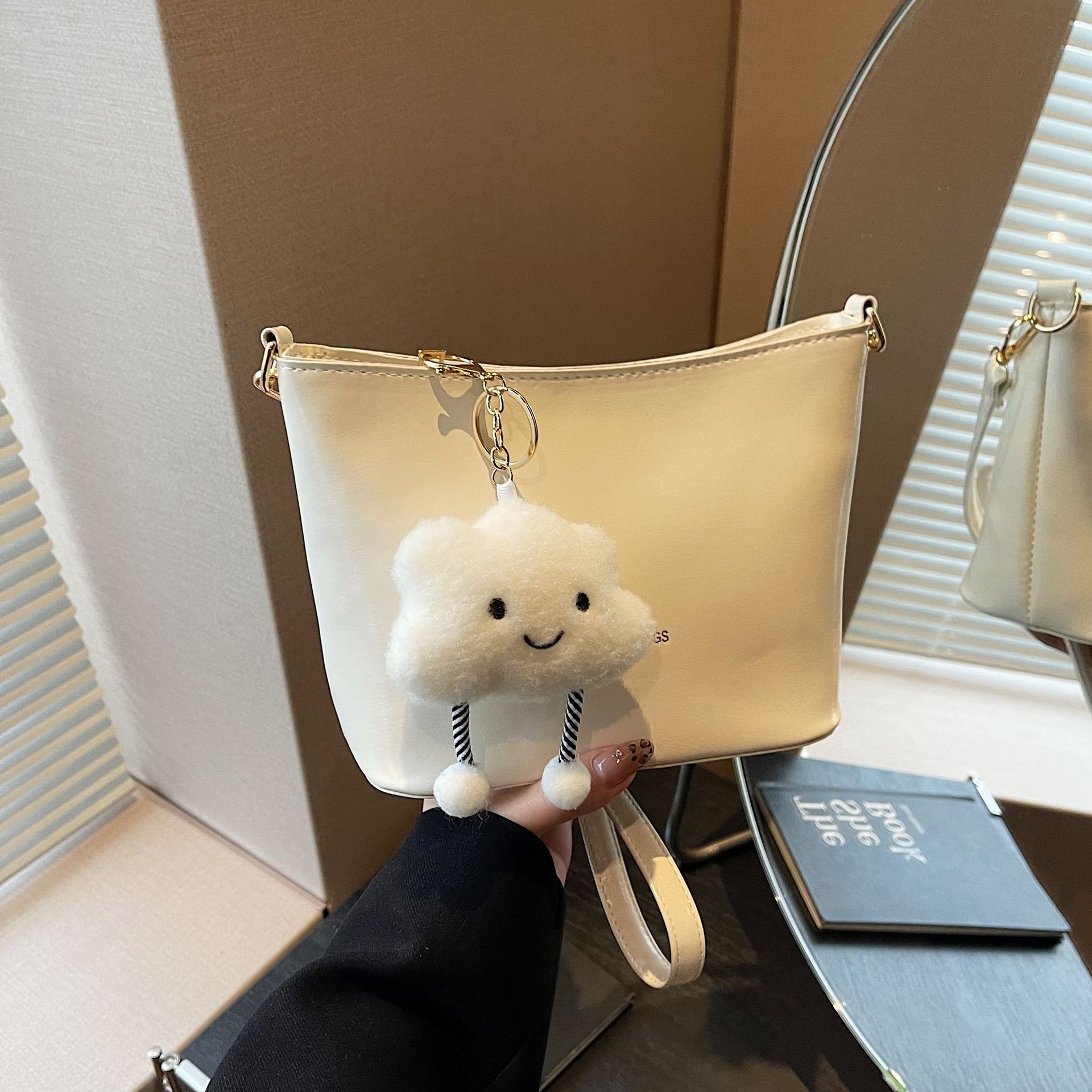 

Niche design popular bucket bag women s 2025 new solid color shoulder underarm bag fashionable versatile messenger bag Without pendant