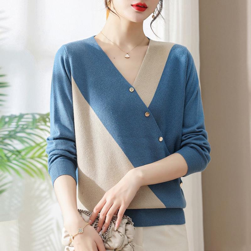 

Вязаная базовая рубашка женская осенняя одежда новая свободная с цветными блоками V-образный вырез с длинным рукавом свитер омолаживающий скрывающий живот универсальный One Size павлин голубой