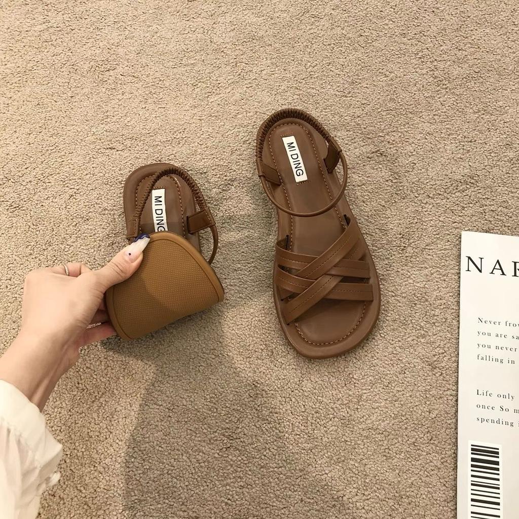 Open toed sandals for the summer of 2025 featuring a French retro soft sole and a niche Roman style