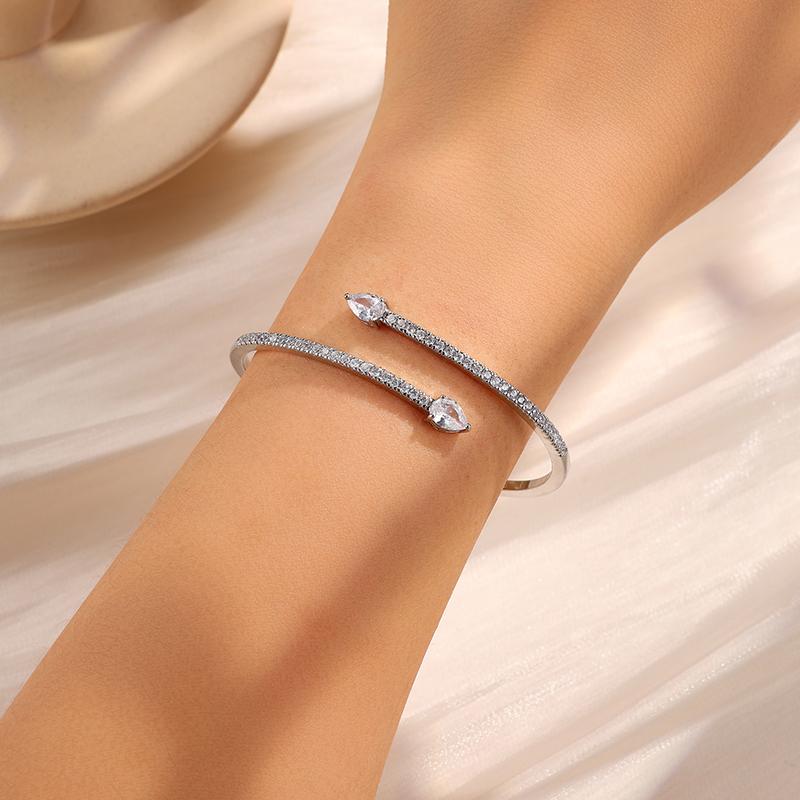 

Милые и романтичные браслеты с листьями и кубическим цирконием, подходящие для женщин, чтобы носить и носить модный циркон для летних путешествий медный