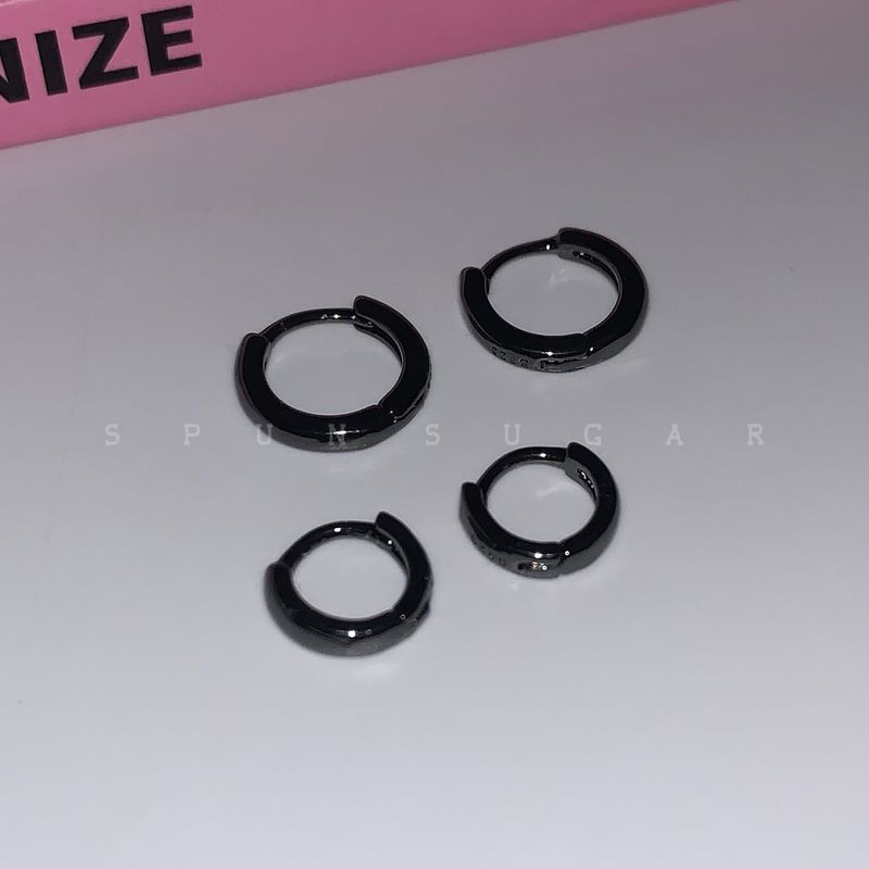 

Темно-черный крест стерлинговое серебро S925 серьга-пусет для козелка уха готический ветер милые крутые серьги-пины для козелка уха простые универсальные серьги для мужчин и женщин A pair of black 6mm inner diameter earrings