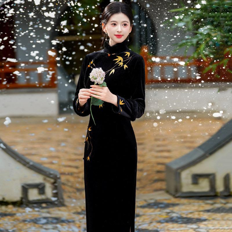 High-end embroidery black velvet velvet winter clothing national style Chinese long-sleeved improved cheongsam winter thick women's high-end sense