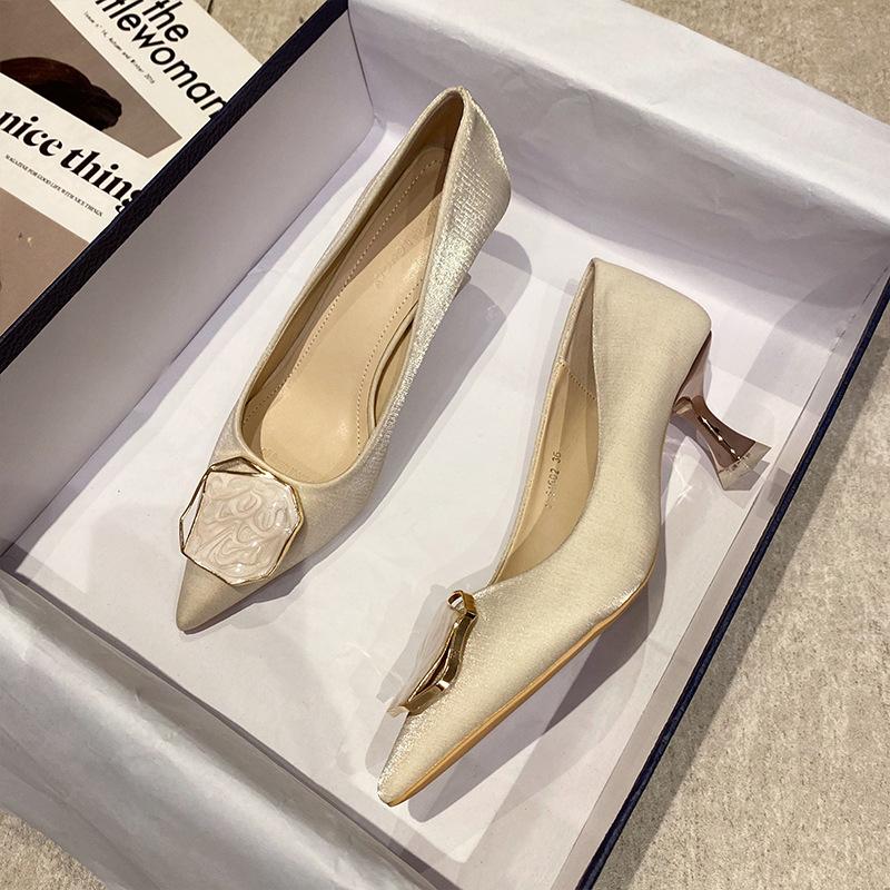 

-Белые туфли на высоком каблуке женские остроносые новые атласные свадебные туфли красные свадебные туфли-стилет 40