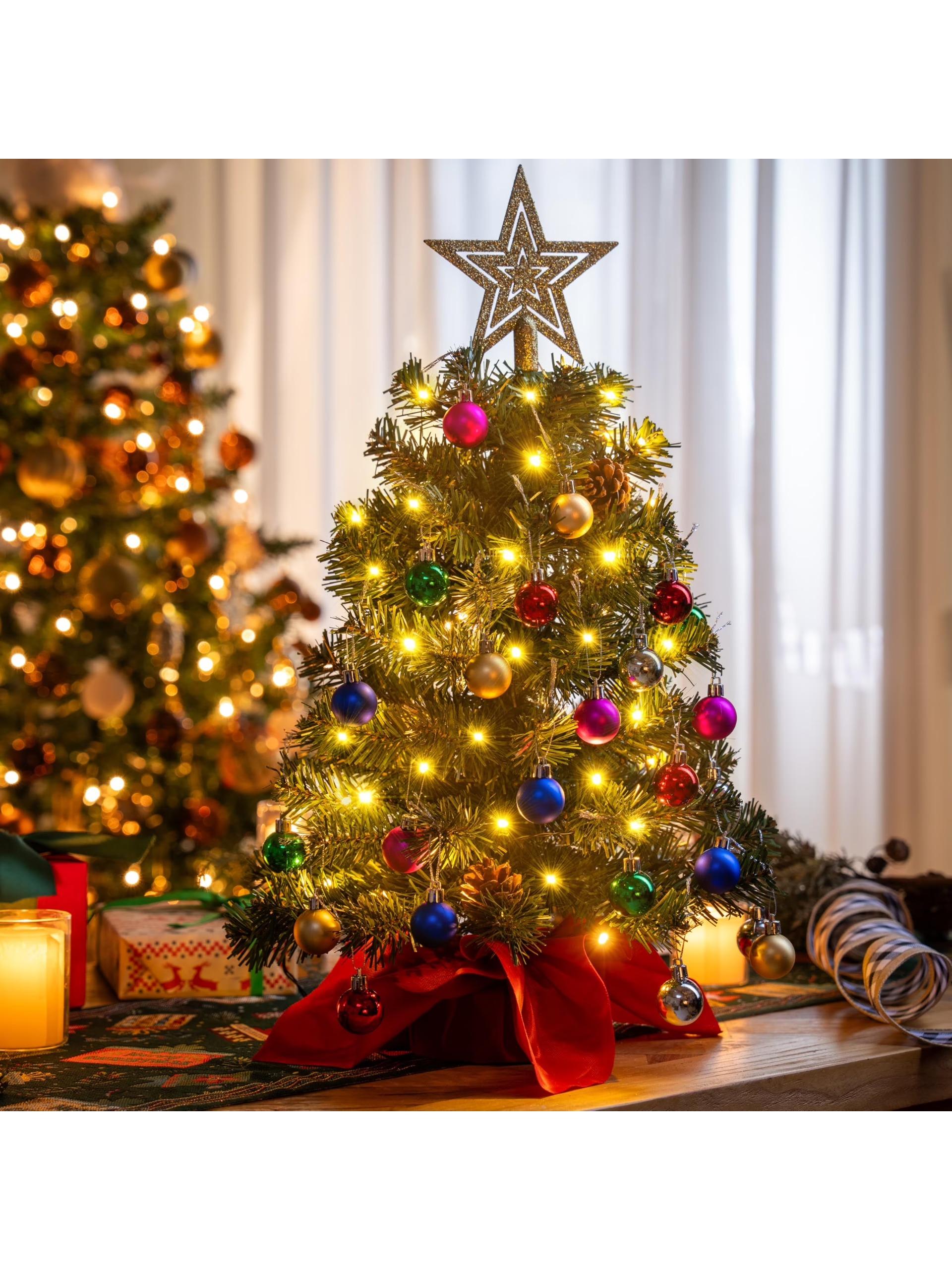 

Joyfy 24-дюймовая мини-рождественская елка с огнями, предварительно украшенная искусственная рождественская елка с украшениями, ягоды падуба, сосновая шишка, светящаяся 0.6M