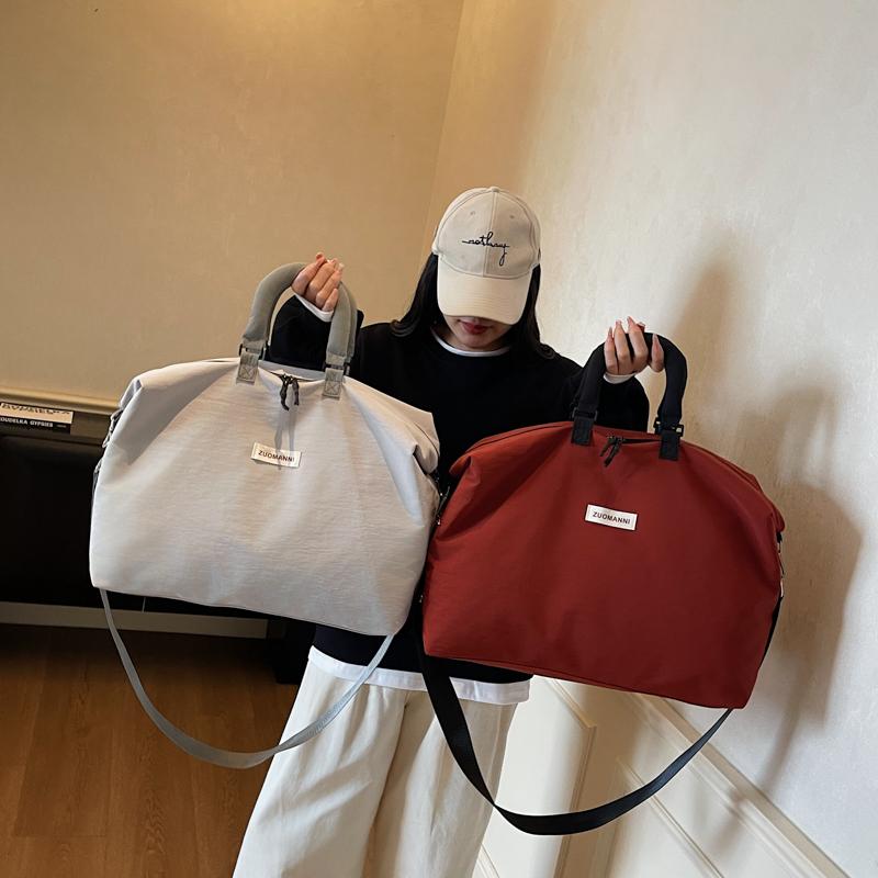 Large Capacity Fitness Bag  Waterproof Sports Gym Bag Portable Luggage for Men Women Short Distance Gym and Travel Bag