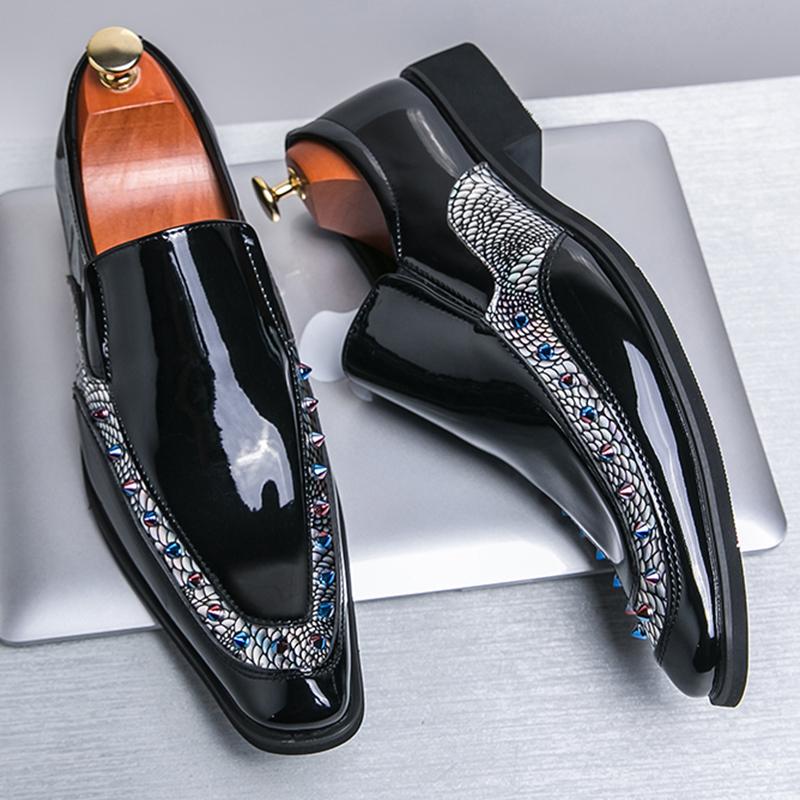 Luxury Brand Designer Fashion Men Gold Black Rivet Slip On Casual Shoes Formal Wedding Dress Homecoming Footwear Zapatos Hombre