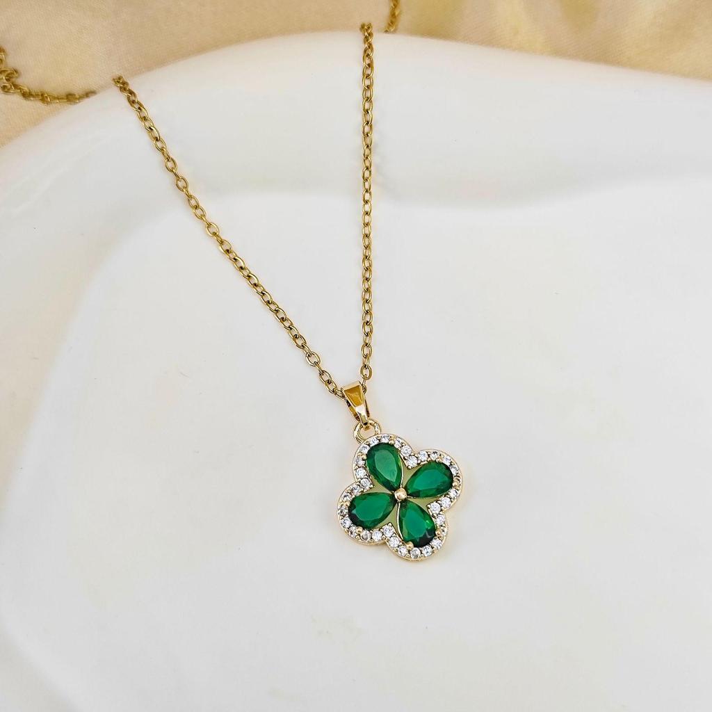 Elegant Purple Diamond Four-Leaf Clover Titanium Necklace for Women – Stylish and Luxurious Clavicle Chain Jewelry.