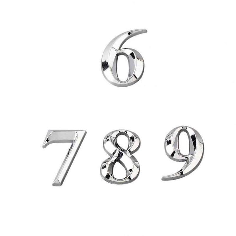 Błyszcząca tabliczka z numerem domu