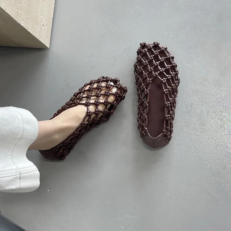 Fashion Breathable Mesh Woven Flat Sandals Women Fashion Round Toe Shallow Brand Designer Shoes Comfortable 35-43 Large Size Beach Shoes