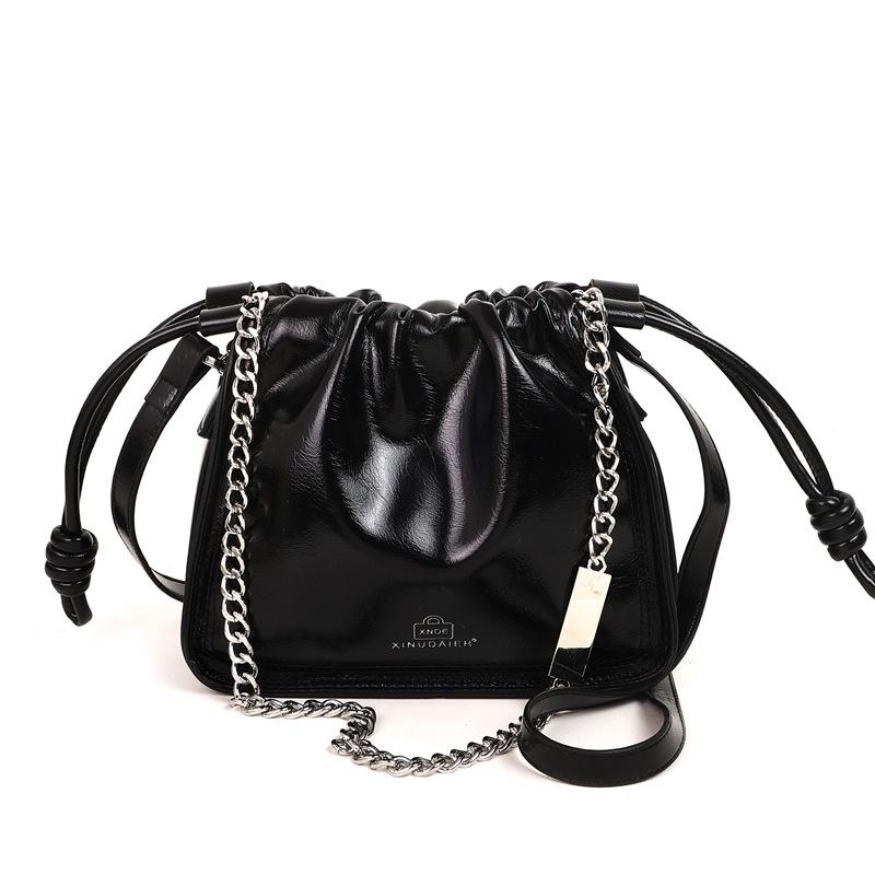 Solid color pump belt bucket bag women's winter new popular personality chain fashionable simple shoulder messenger bag