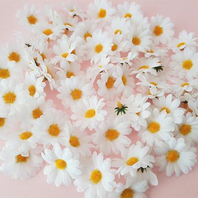30 st Konstgjorda Solrosblommor Falska Prästkrageblomsterhuvuden Bröllopsdekorationer DIY Blomsterdesign Hantverksmaterial Hemfestdekoration