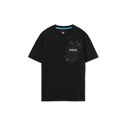 Li Ning Sports Basketball Series Kong Shan Ji Elemente Tasche Stickerei Rundhals Kurzarm T-Shirt Herren Oberteile Schwarz AHSR907-1