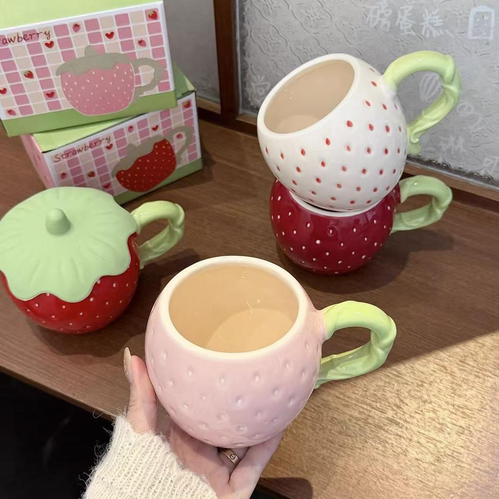 Strawberry mug with lid, high-value creative cup, ceramic water cup, niche birthday gift for girls