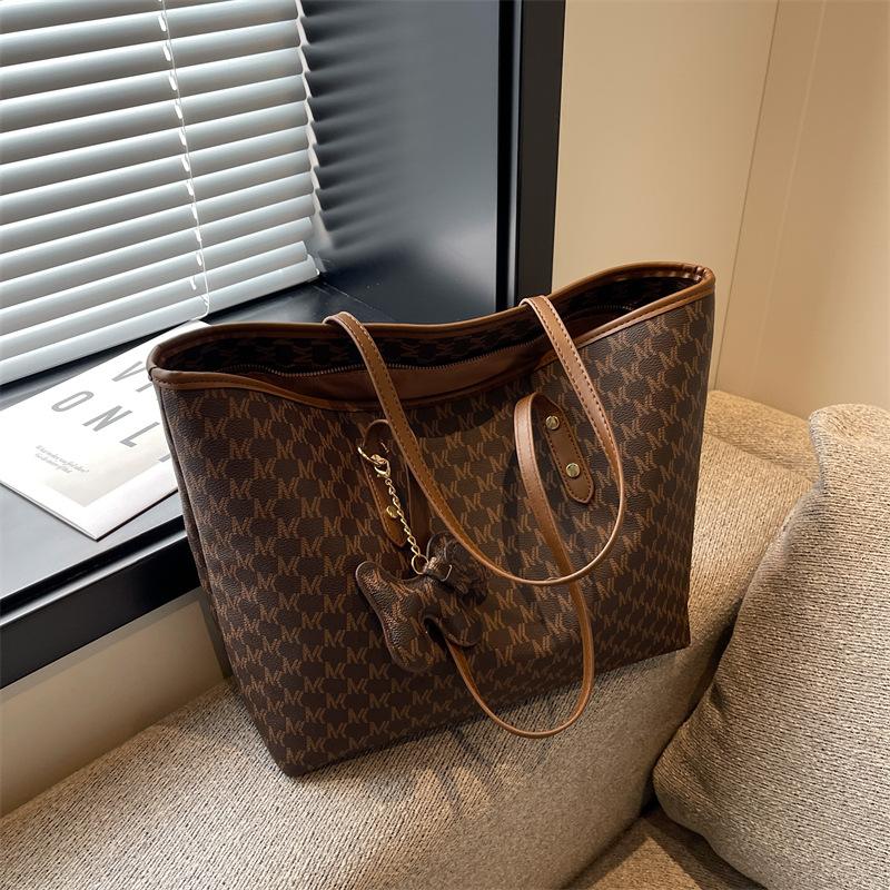 Premium sense large-capacity bag women's new niche versatile commuter bag fashionable shoulder tote bag