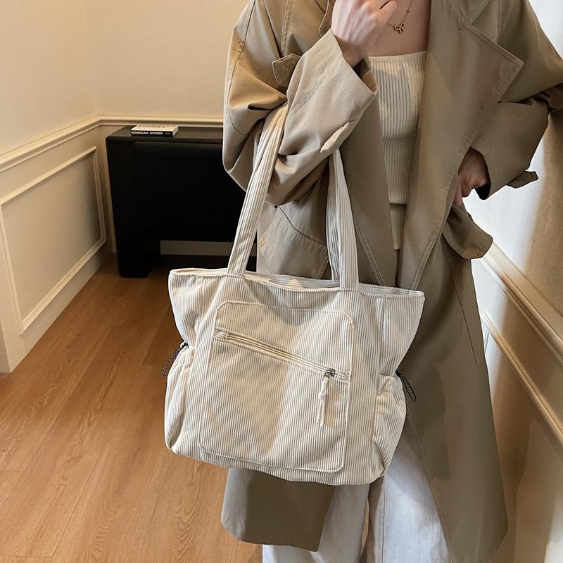 2025 Autumn New Japanese Trend Large-capacity Solid Color Simple Shoulder Bag Casual Versatile Commuter Handbag