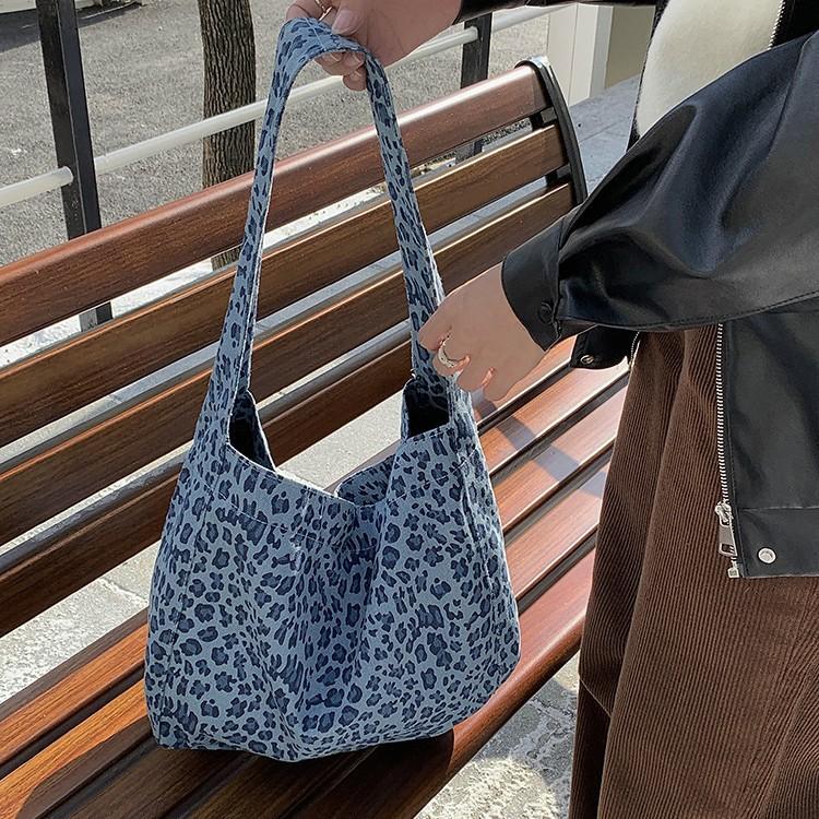 Korean ins retro leopard print canvas bag fashion niche versatile shoulder underarm bag large capacity commuter tote bag