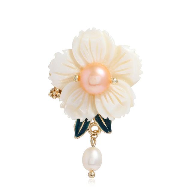 

Креативный дизайн Sense Fashion Натуральная ракушка Цветок Брошь Старший Шелковый шарф Пряжка Одежда Женская жемчужная брошь