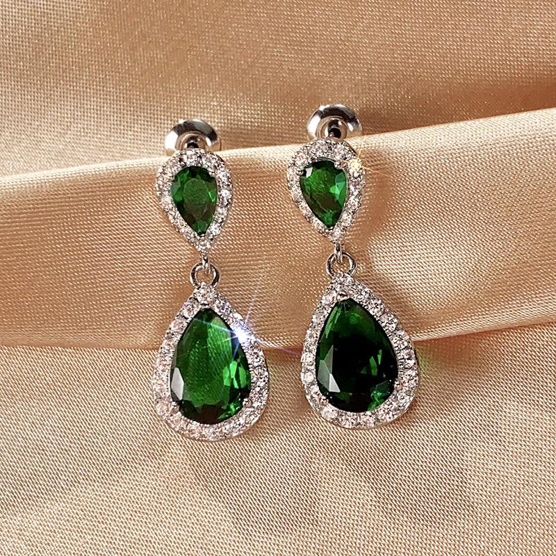 

2026 New European and American High End Water Drop Geometric Design Earrings for Women s High End Banquet Dress with Zircon
