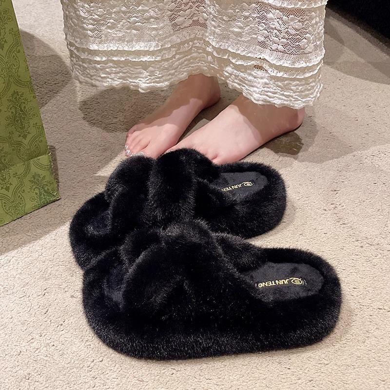 Internet celebrity fluffy slippers women's 2025 autumn new outer wear thick-bottomed versatile velvet warm non-slip one-word cotton slippers