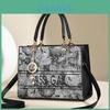Borsa a Mano in PU Elegante di Grande Capacità per Donna Perfetta per l'Uso Quotidiano con Design Elegante