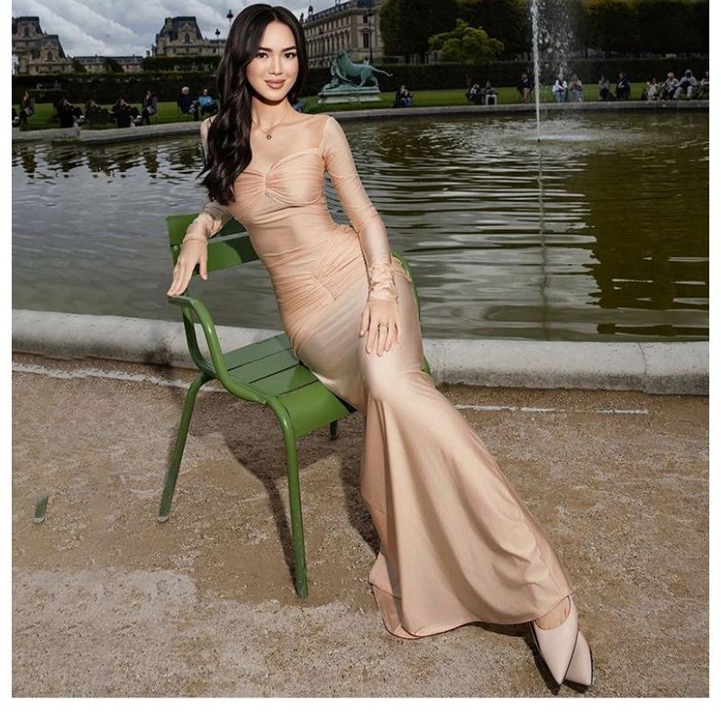 Temperament and High-end Pleated Square-neck Long-sleeved Dress for Women, Slimming and Hip-hugging Long Skirt