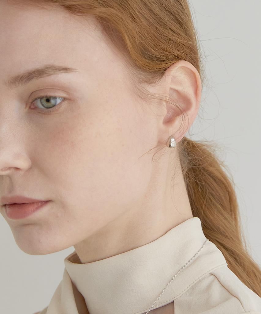 Halden Simple Polka Dot Earrings (E015_Silver)