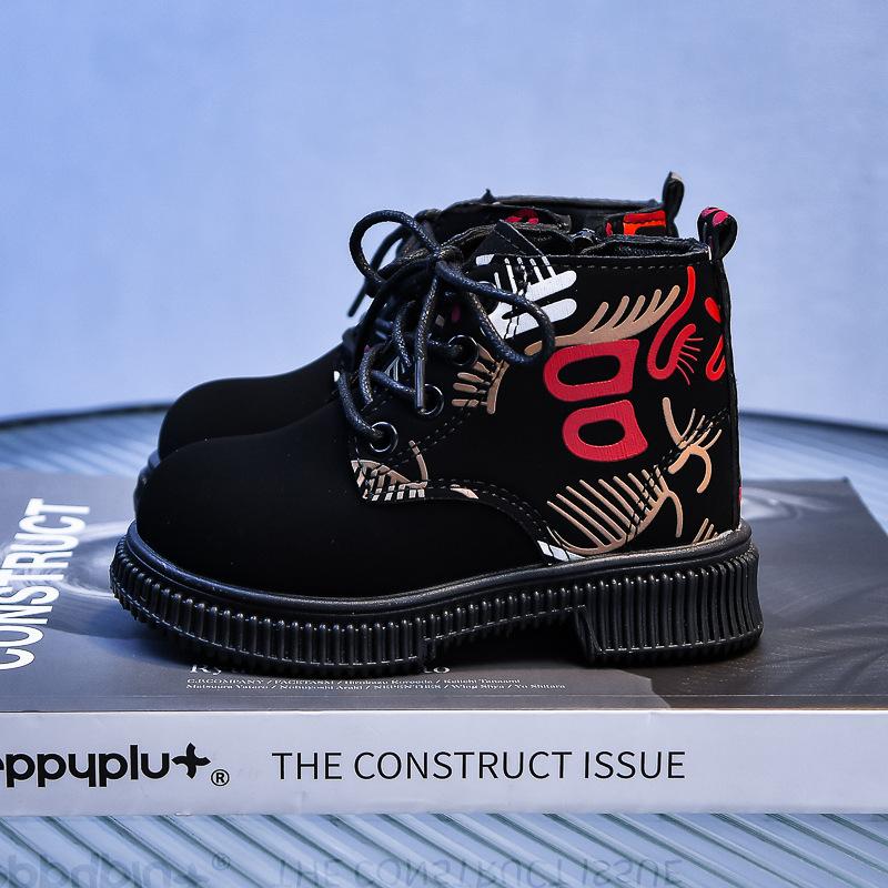 

Детские ботинки. Модные универсальные одинарные ботинки с волнистой точкой для мальчиков. Нескользящие короткие ботинки для мальчиков. 21 коричневый