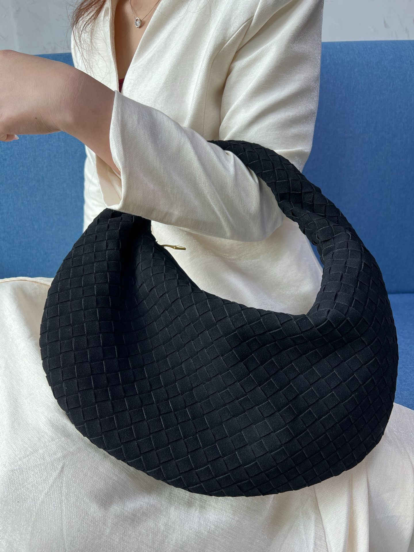 TrendyMBag Nieuwe Geweven Tas voor Dames, High-end Western-stijl Axeltas, Enkele Schouder Handtas voor Dames voor Dagelijks Gebruik, Grote Knoedeltas, Handtas 44*5*25CM gray