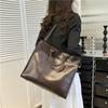 Large bag women's large-capacity new textured retro bag shoulder messenger bag commuter bag portable tote bag