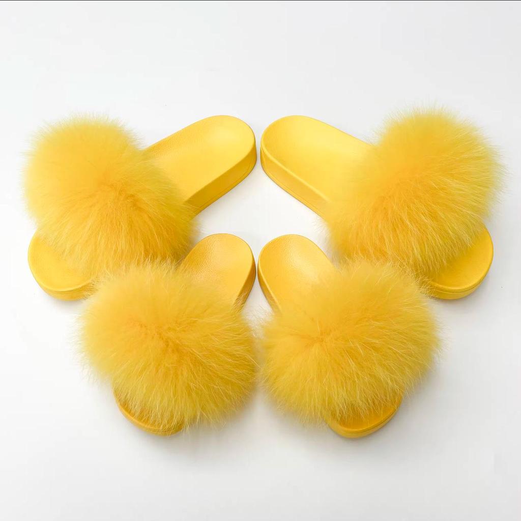 2026 Korean Summer Women's Fashion Slippers: Comfortable, Non-slip, Single Strap, Furry, Casual, Outdoor Wear.
