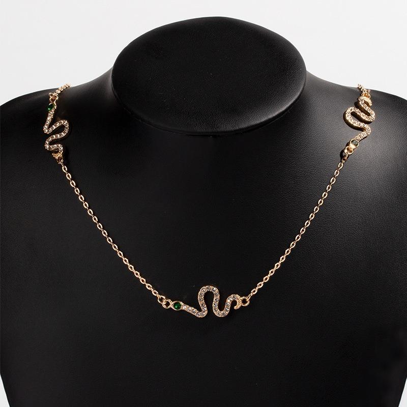 Wish new products full of diamond snake necklaces, celebrity banquet jewelry sets, fashionable and personalized collarbone chains for women