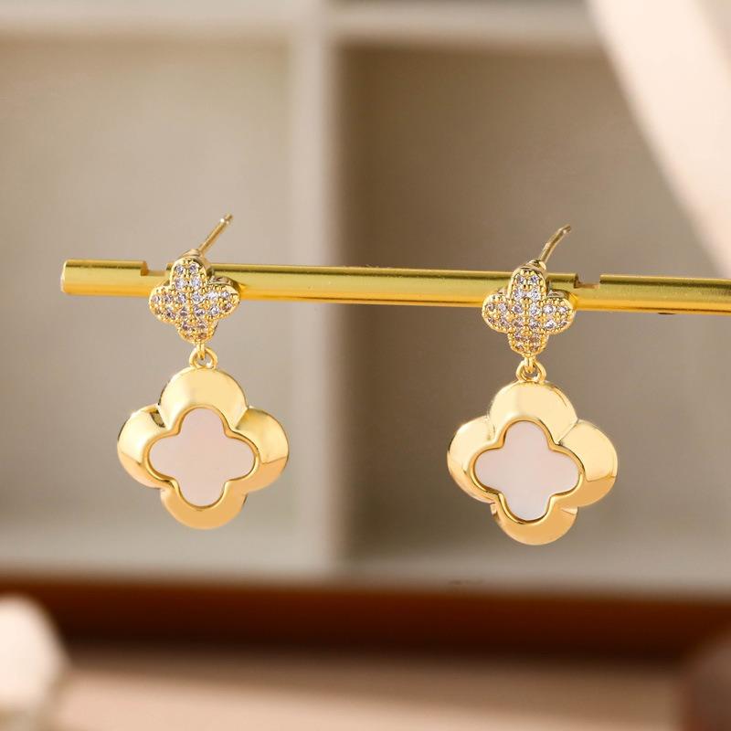 French Vintage Lucky Four-leaf Clover Earrings, Micro-inlaid Zirconia, Exquisite, Niche, Fashion, High-end, Elegant and Versatil