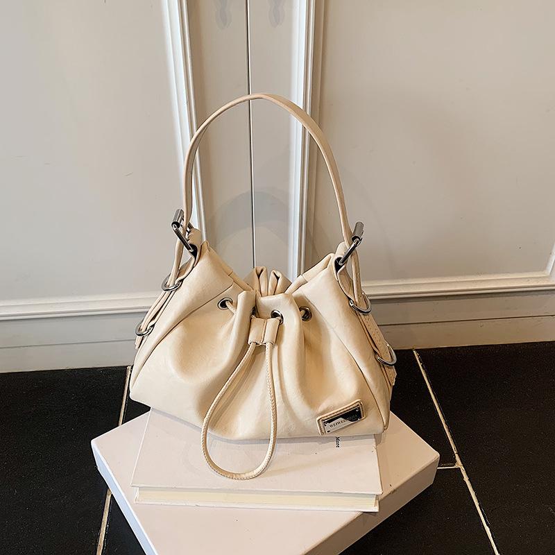 Retro bag women's large-capacity new autumn and winter niche pleated messenger bag single shoulder underarm commuter bag