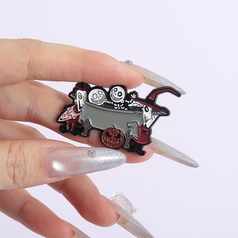Christmas Horror Enamel Pins Custom Skeleton In The Bathtub Brooches Lapel Badges Clothes Punk Gothic Jewelry Gift for Friends