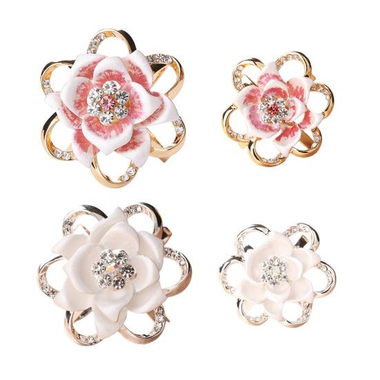 Women Brooch High-Gloss Rhinestone Inlay Sparkling Enamel Rose Flower Design Lapel Pin Non-Slip Buckle Scarf Badge Clothing Bags
