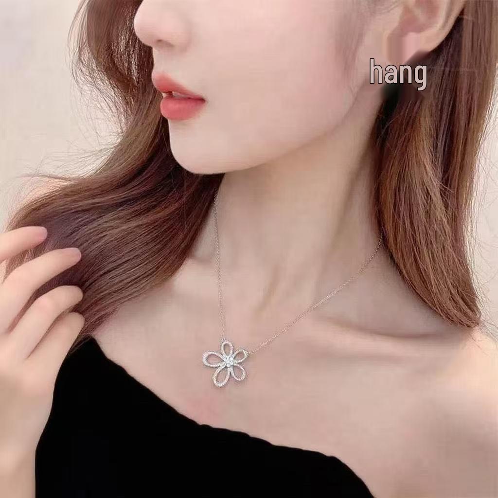 Sterling Silver Five-Petal Sunflower Diamond Necklace - Elegant Light Luxury Clavicle Pendant